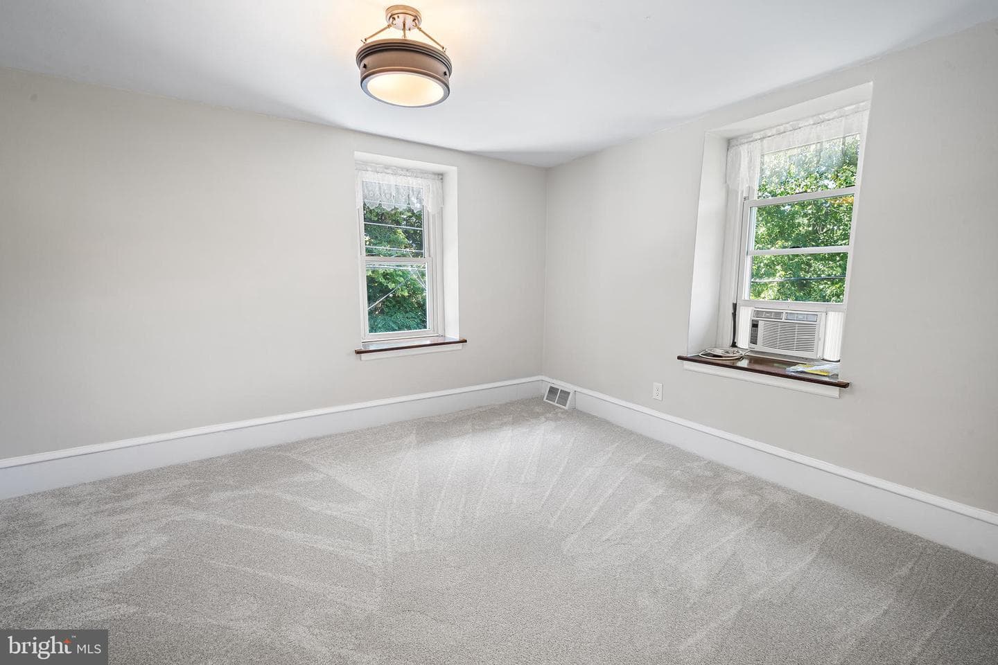 133 Hampton Drive photo 19