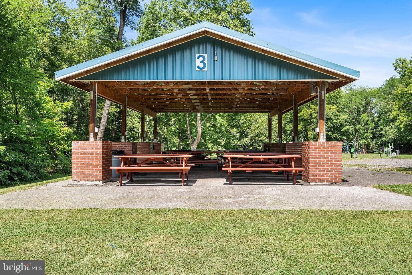 133 Hampton Drive photo 32