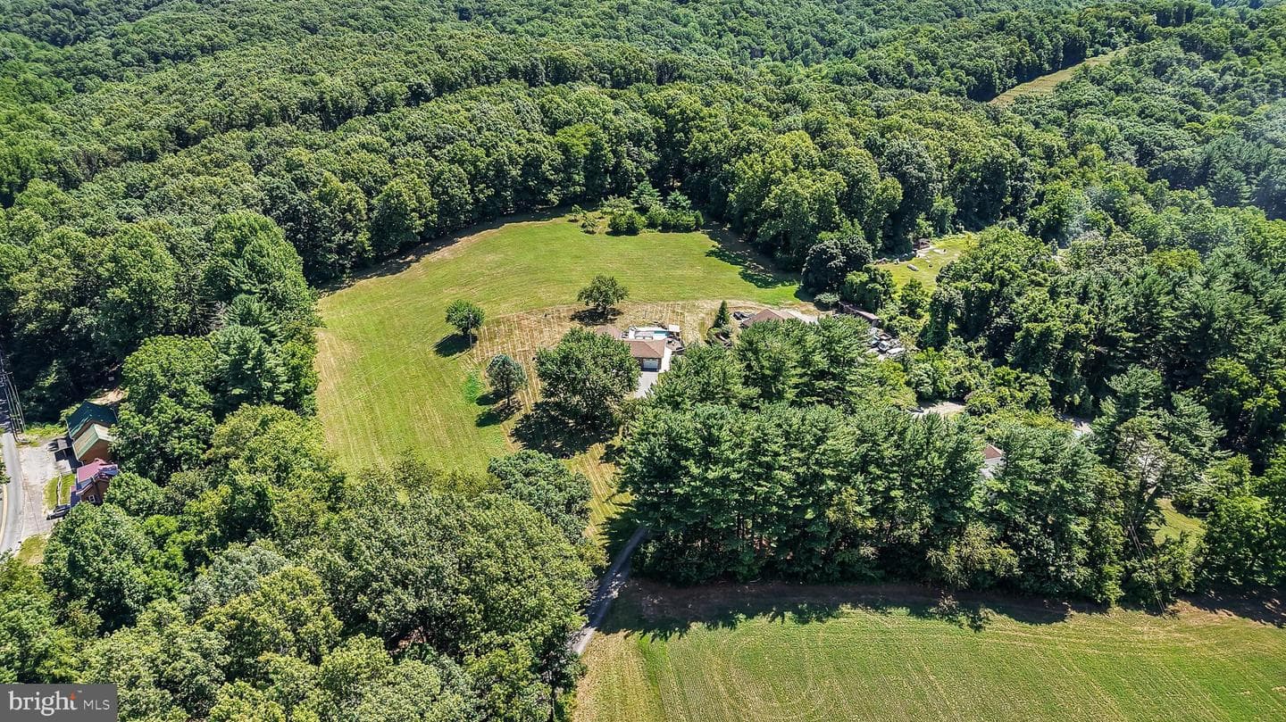 130 Clearfield Lane photo 1