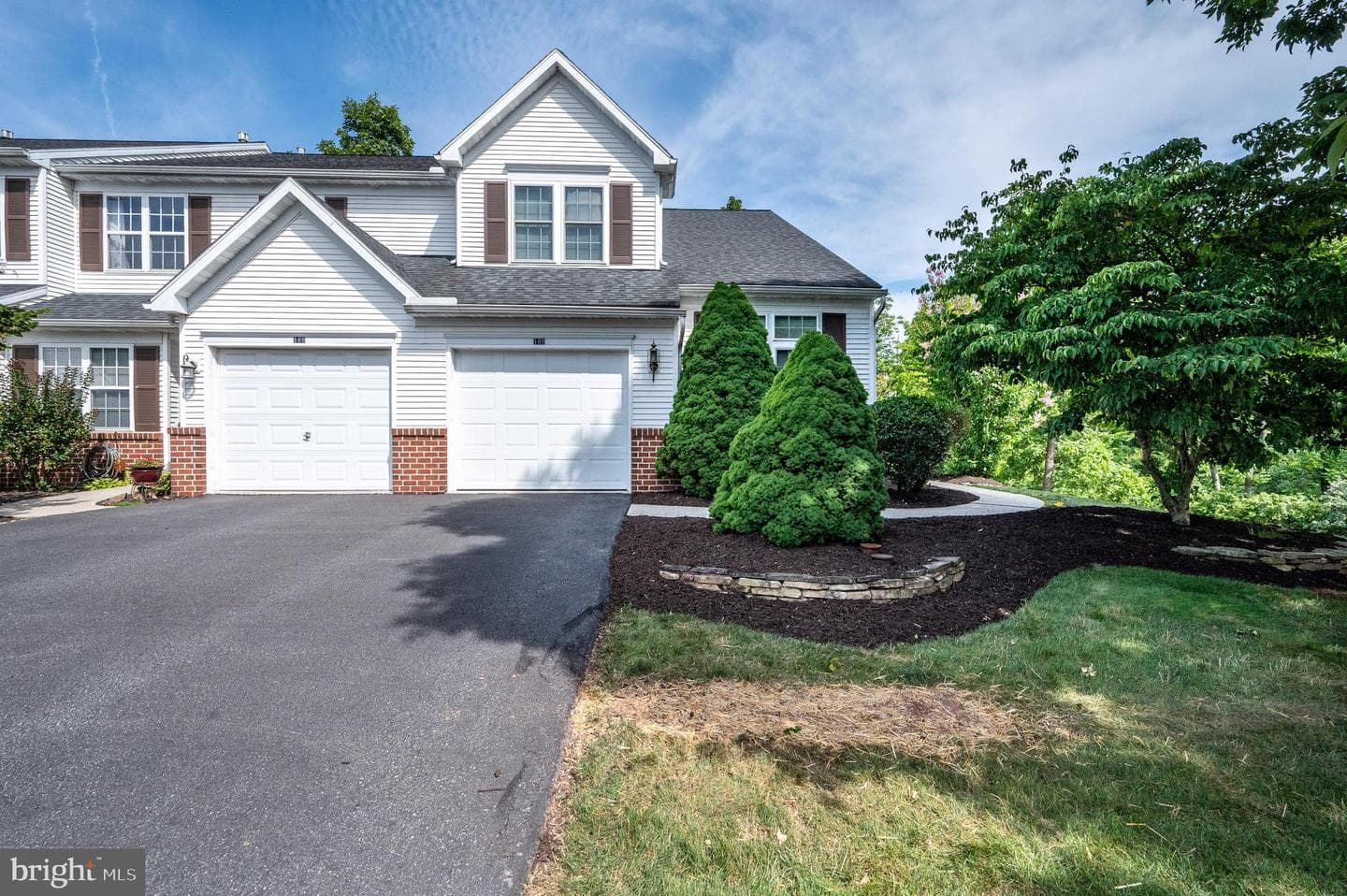 189 Walton Court photo 1