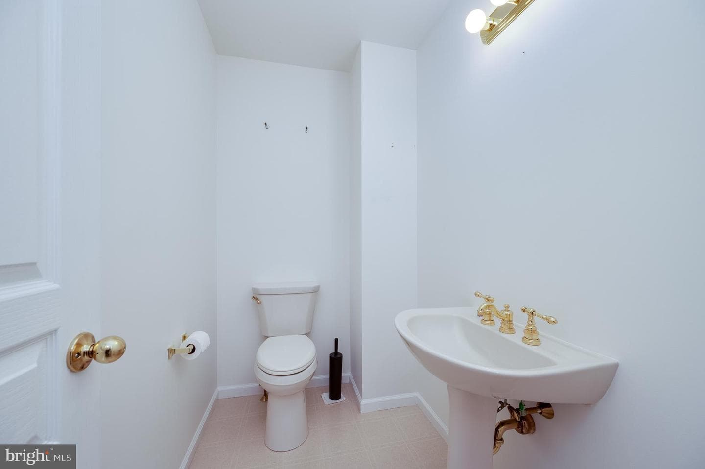 189 Walton Court photo 17