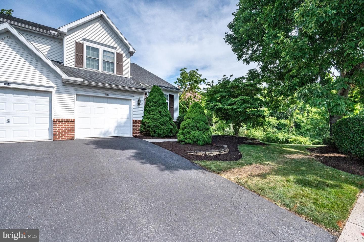 189 Walton Court photo 2