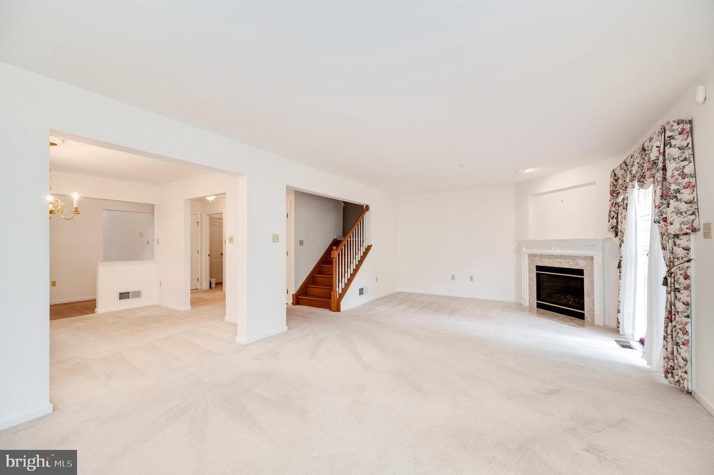 189 Walton Court photo 22