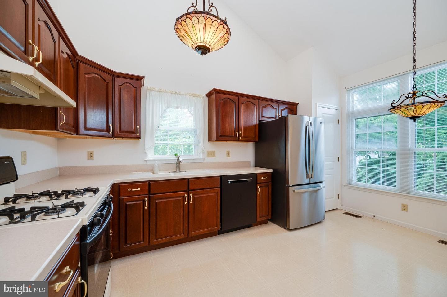 189 Walton Court photo 26
