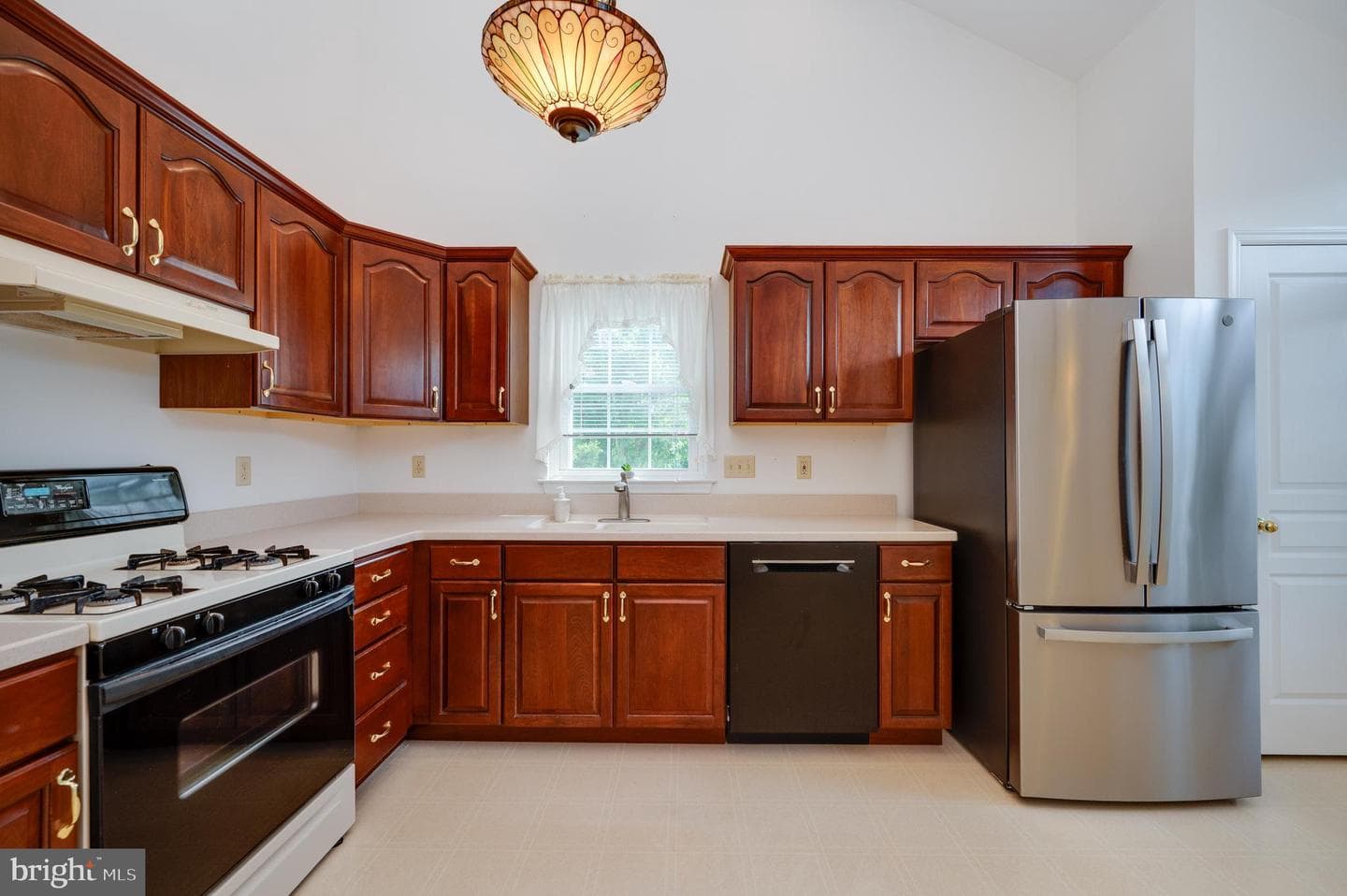 189 Walton Court photo 27