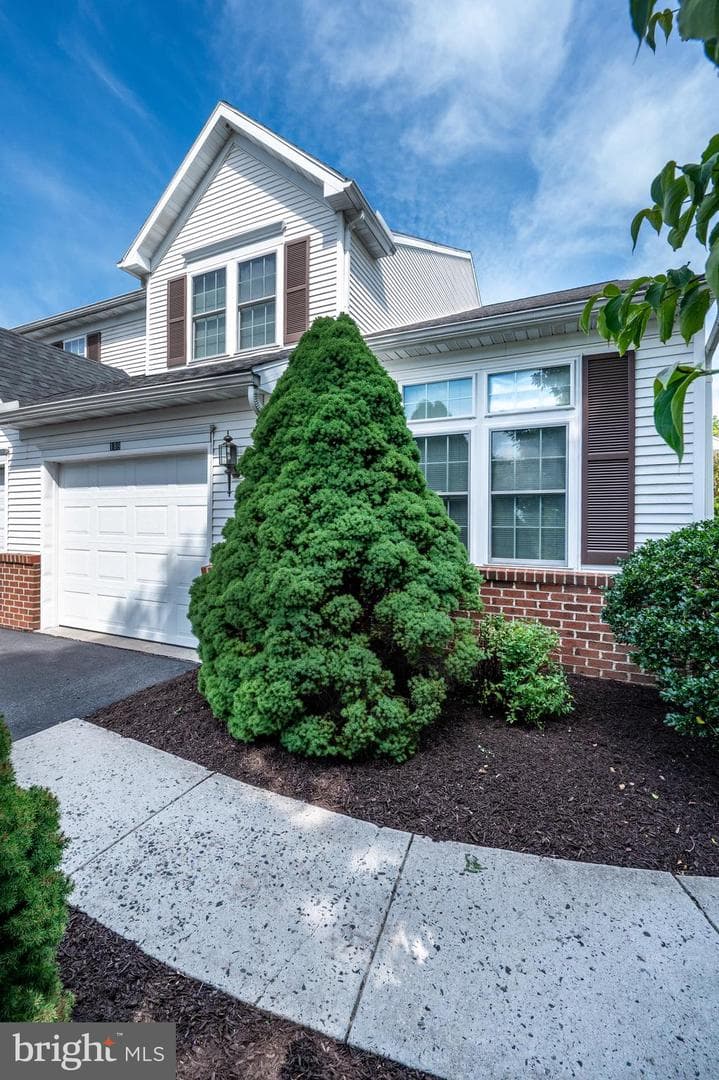 189 Walton Court photo 3