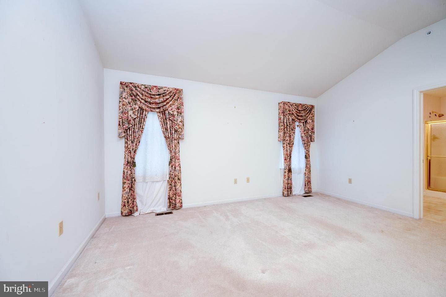 189 Walton Court photo 30