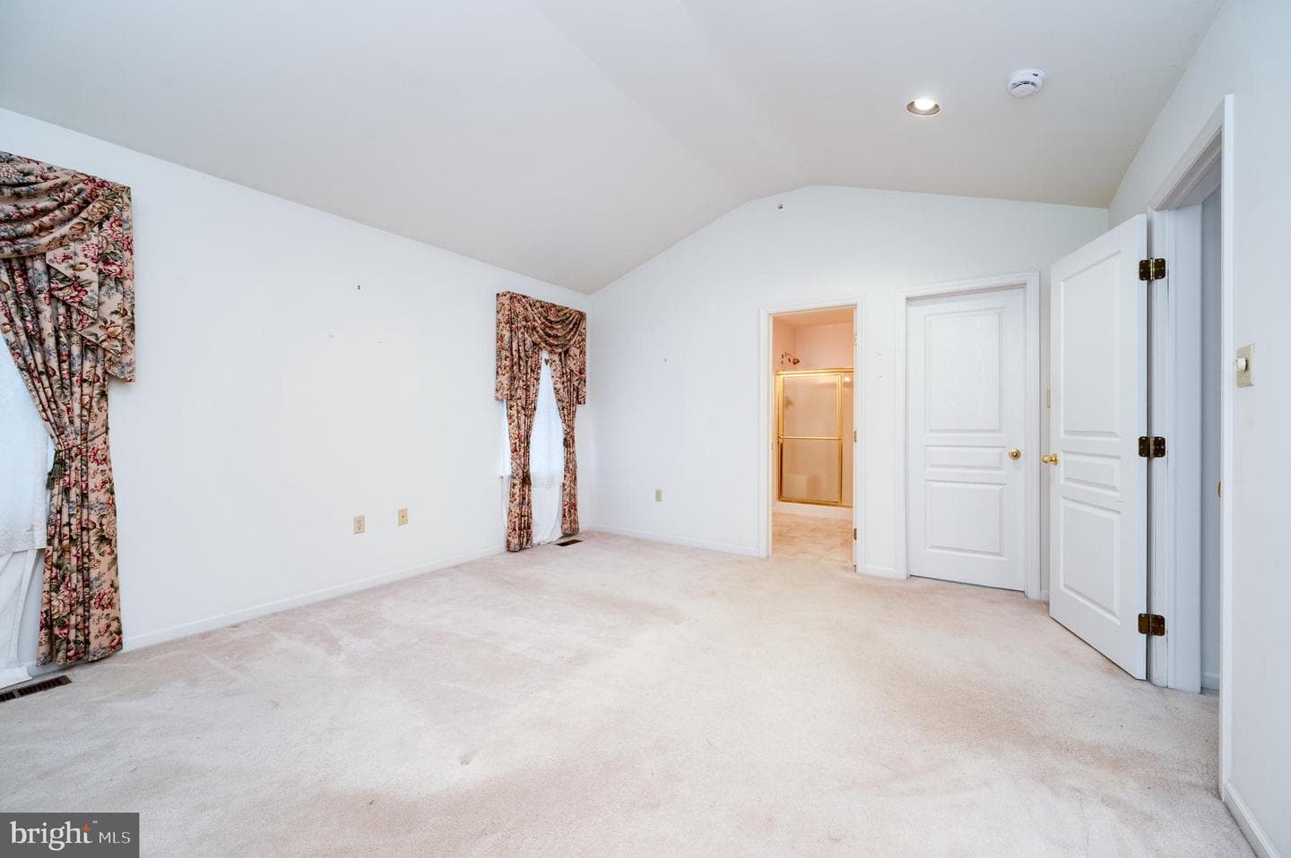 189 Walton Court photo 31
