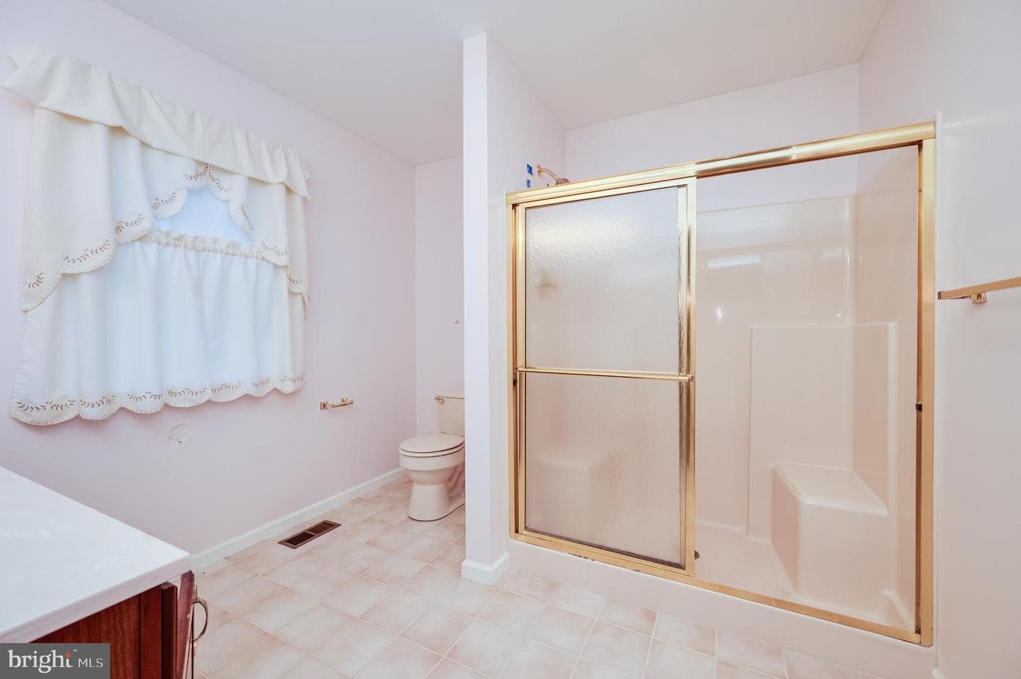 189 Walton Court photo 32