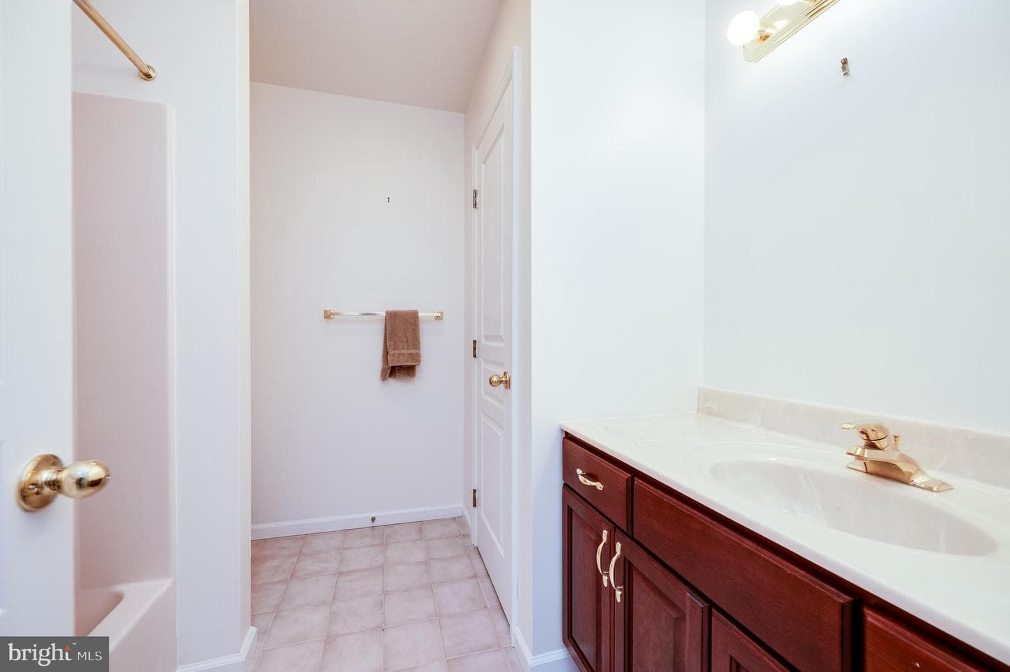 189 Walton Court photo 37