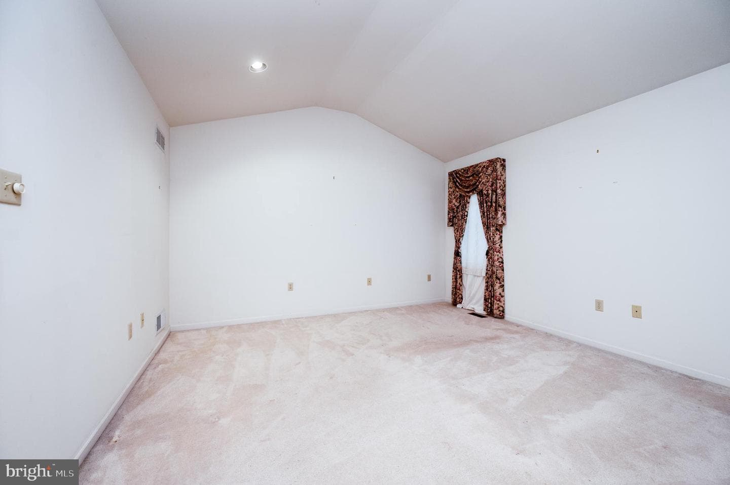 189 Walton Court photo 38