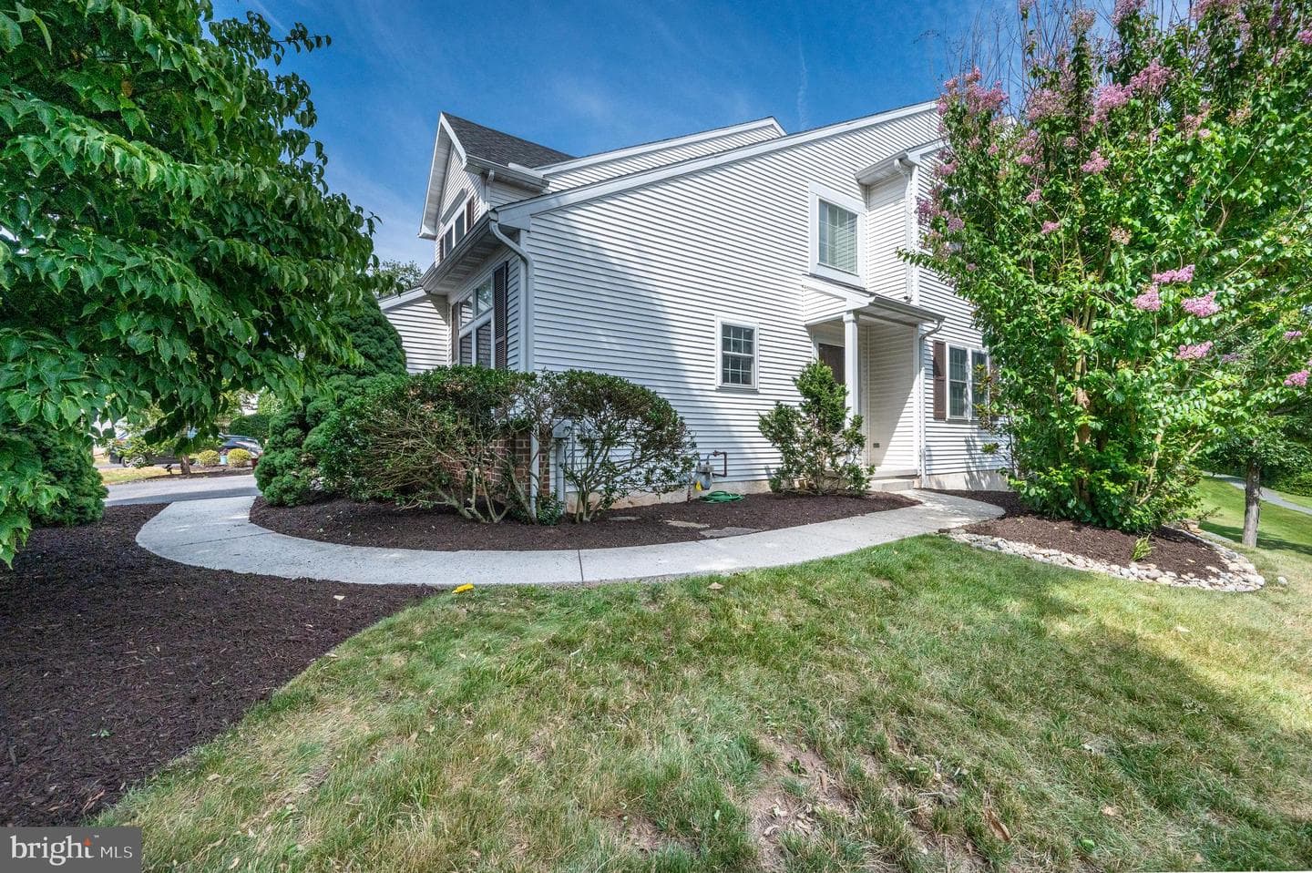 189 Walton Court photo 4