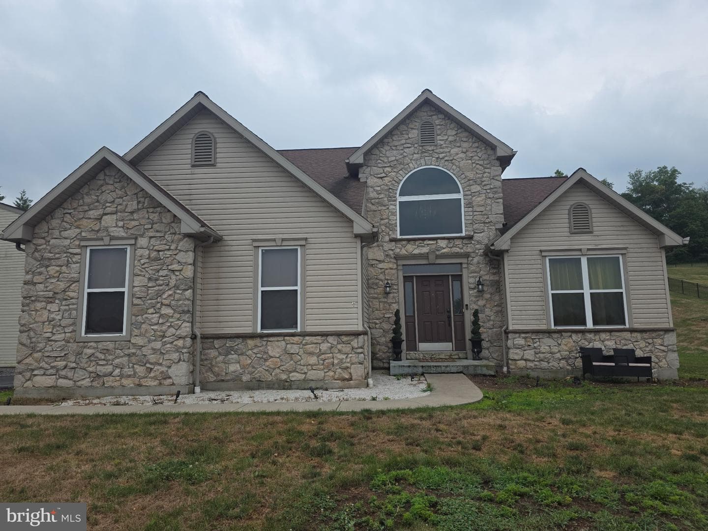 433 Eagleview Drive photo 1