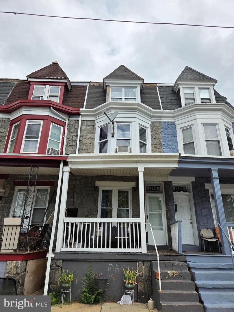 123 W Green Street photo 1