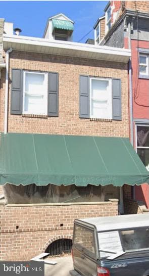 1043 Walnut Street photo 1