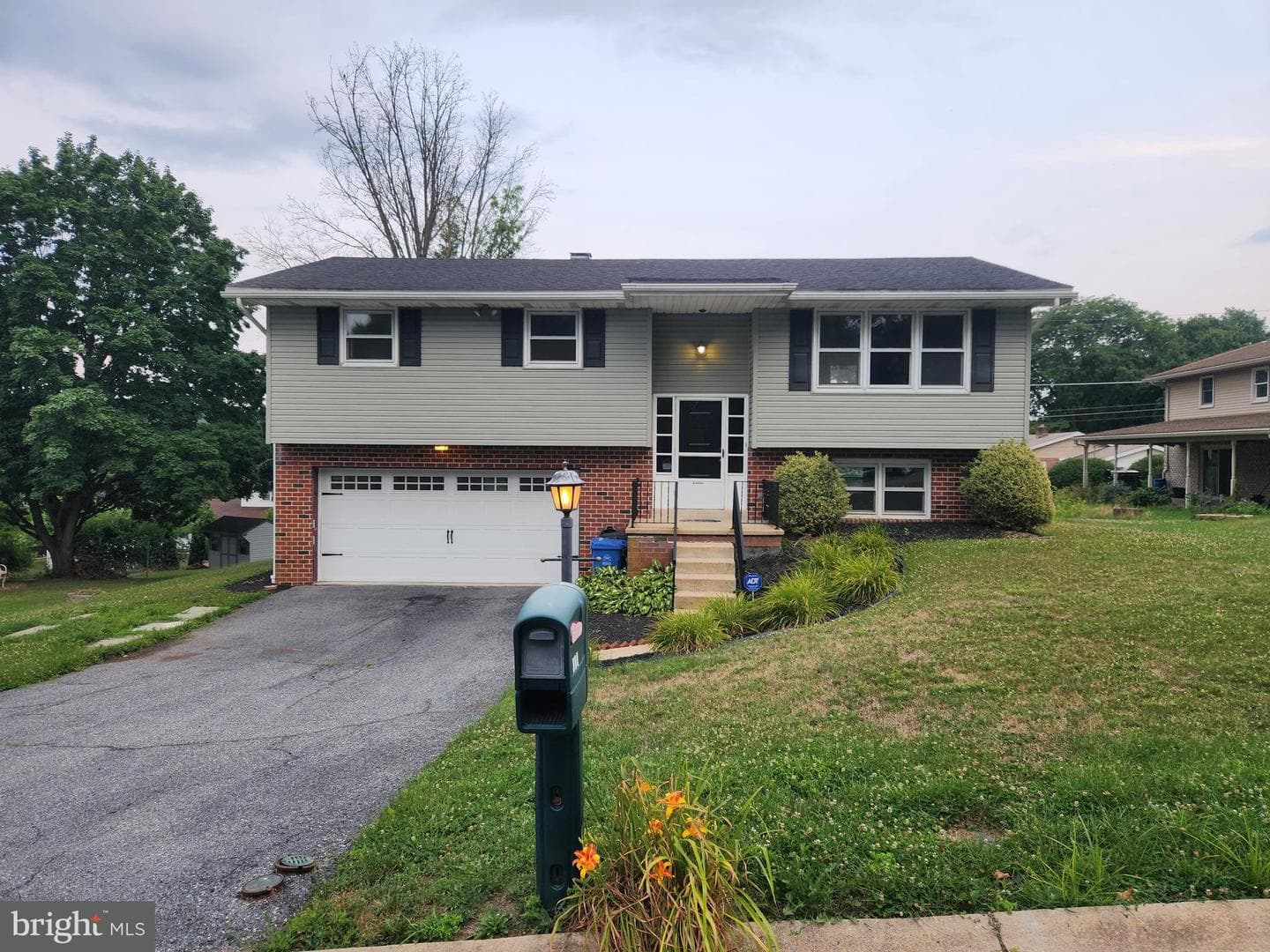 520 Edison Court photo 1