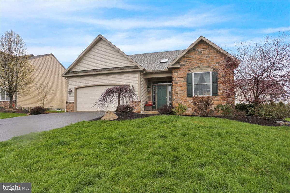 1004 Helm Lane photo 1