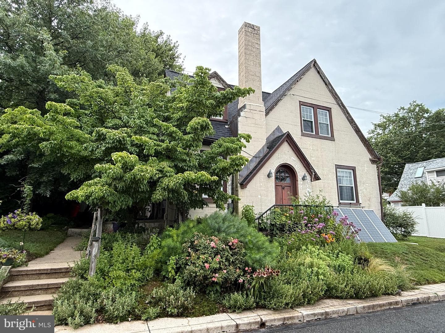 27 Johns Place photo 1