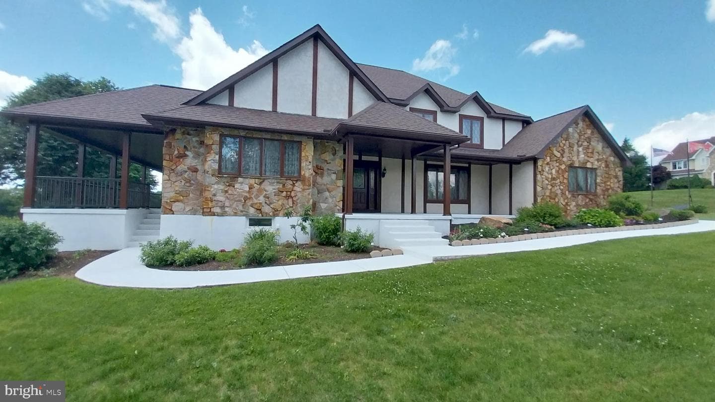 17 Augusta Lane photo 1