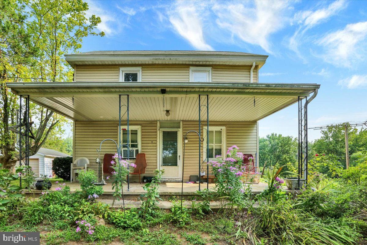 158 Browns Lane photo 1