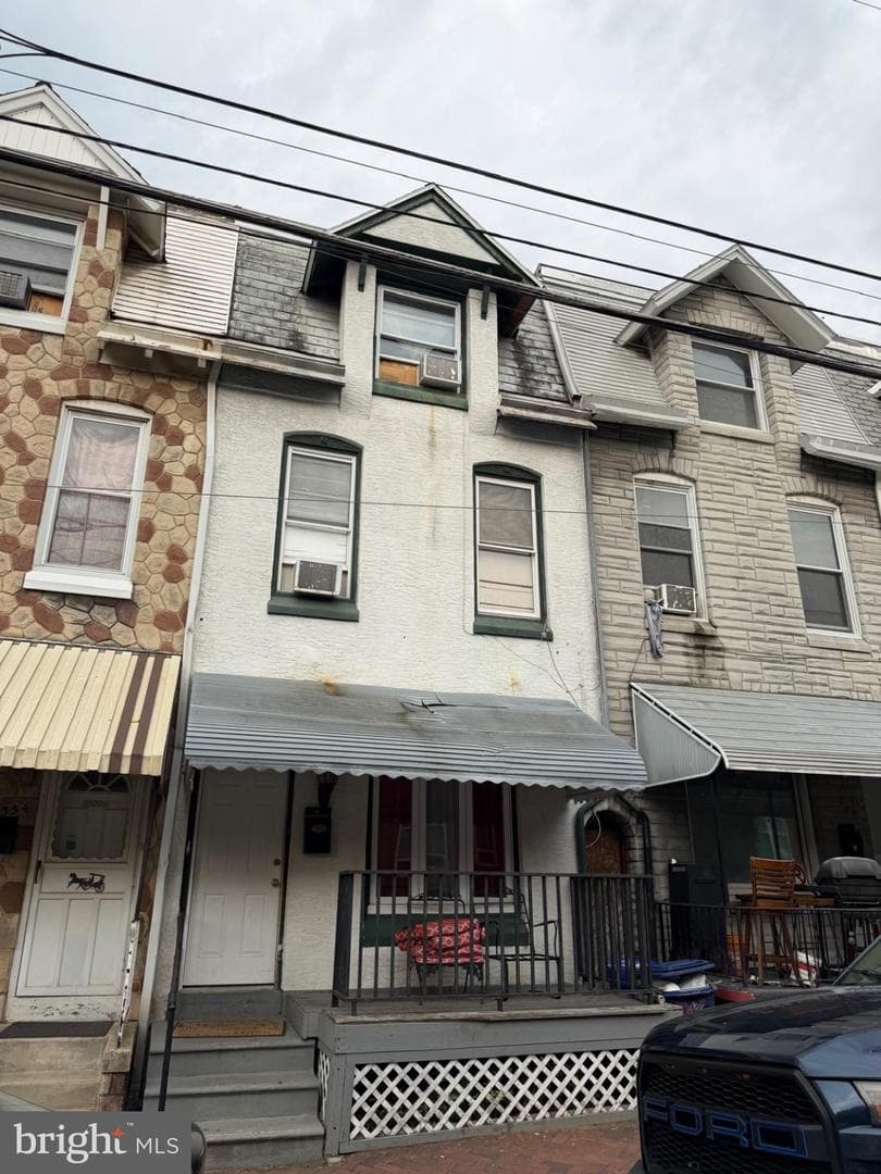 332 S 10th Street photo 1