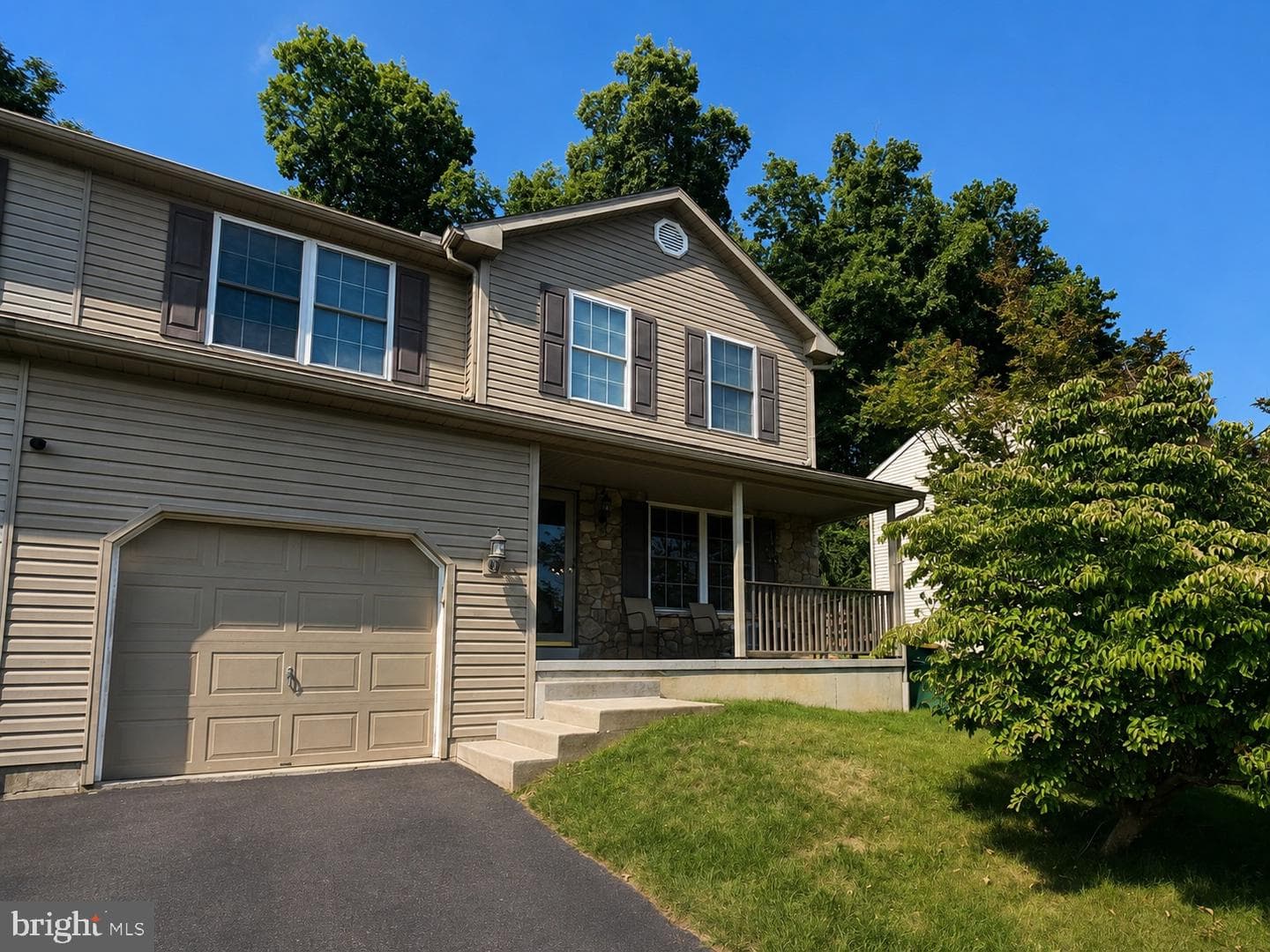 222 Bainbridge Circle photo 1