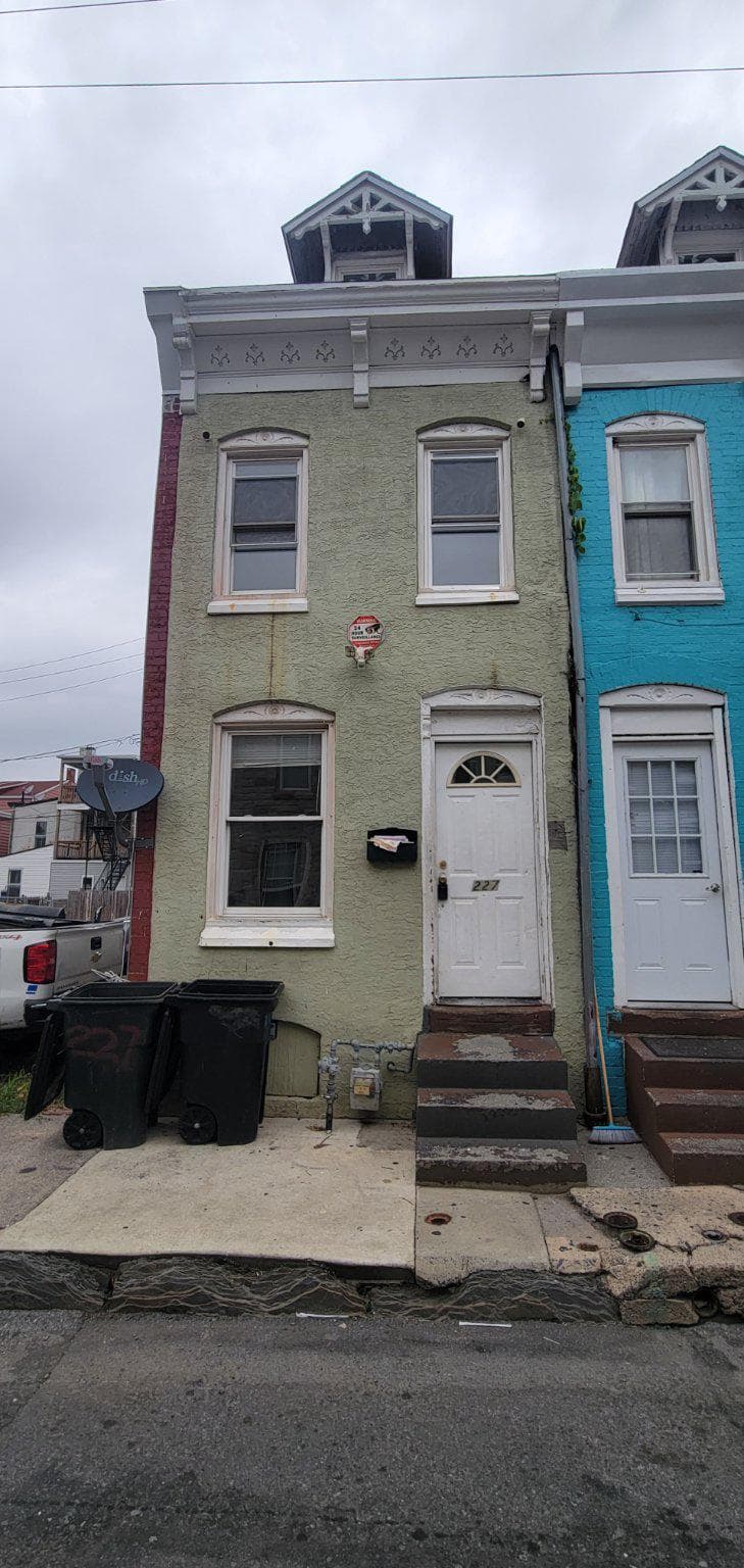 227 Hudson Street photo 1