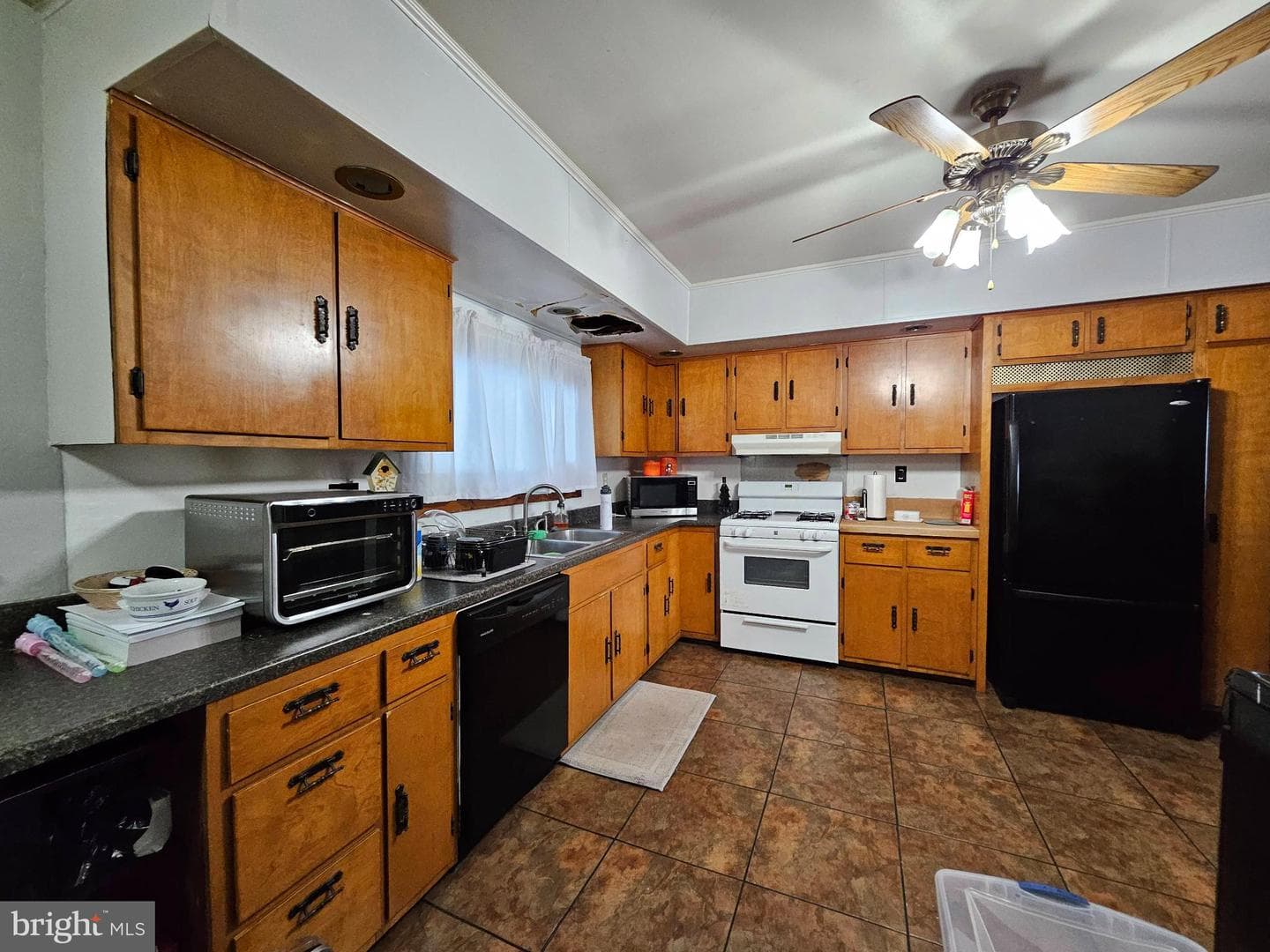 2430 Oak Avenue photo 10
