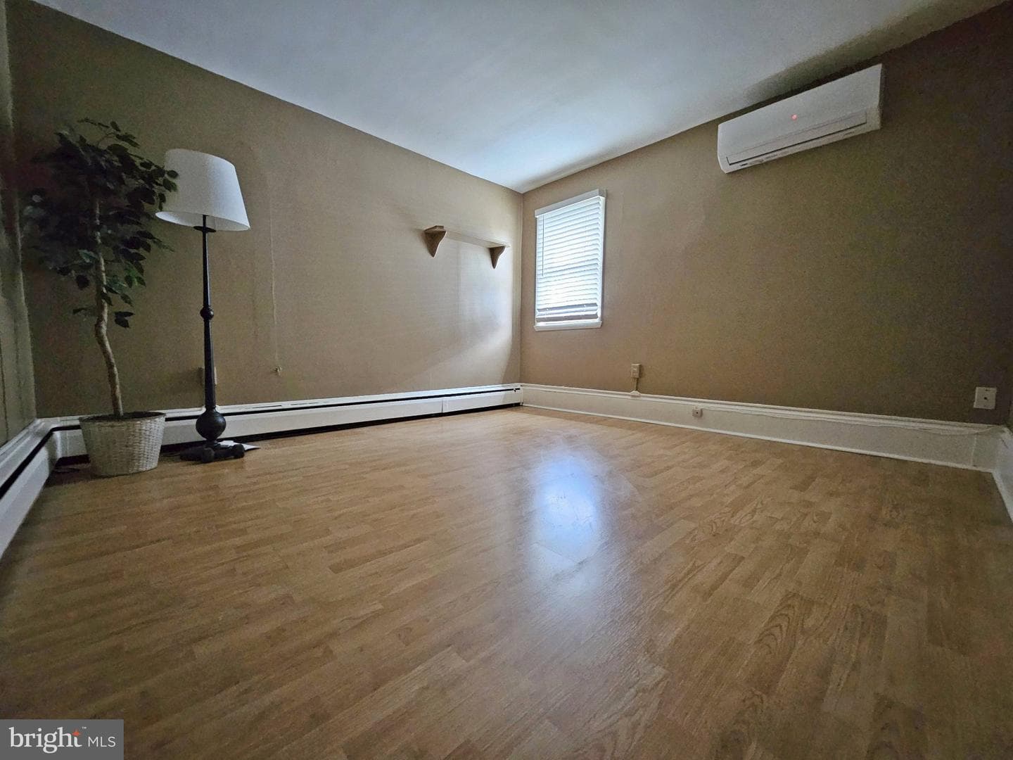 211 Logan Boulevard photo 9