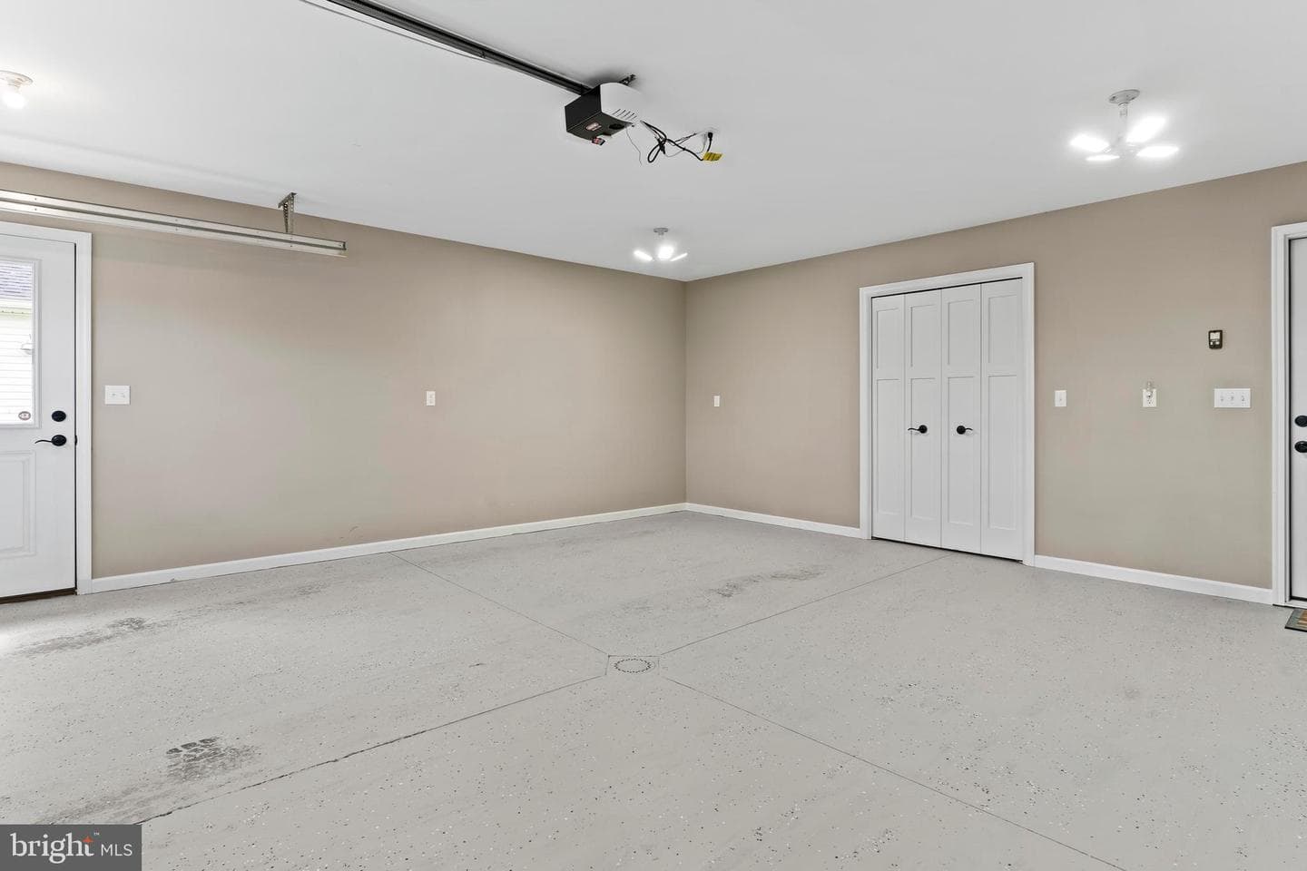 621 Lehigh Ln photo 32