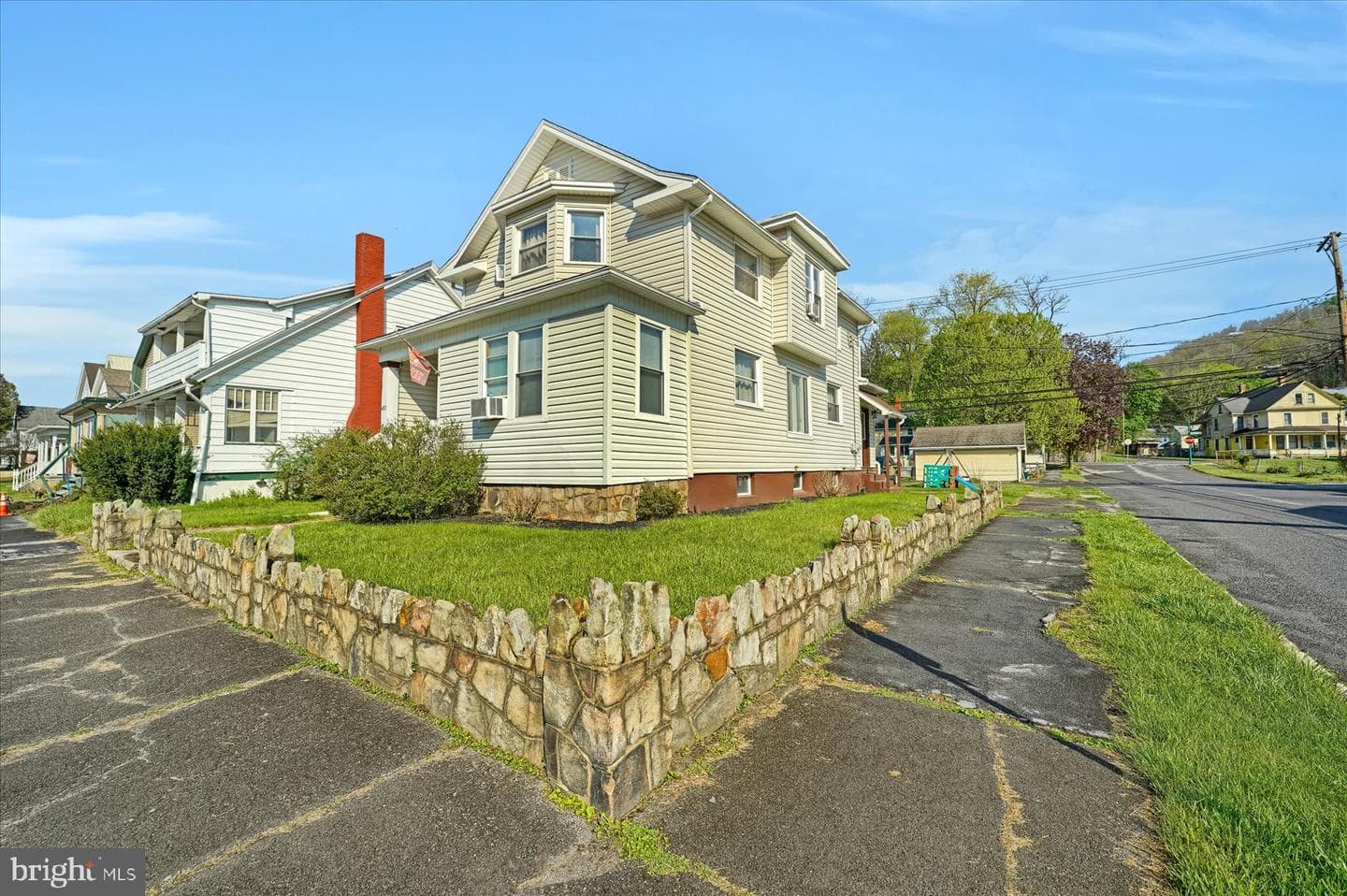 481 Park Ave photo 36