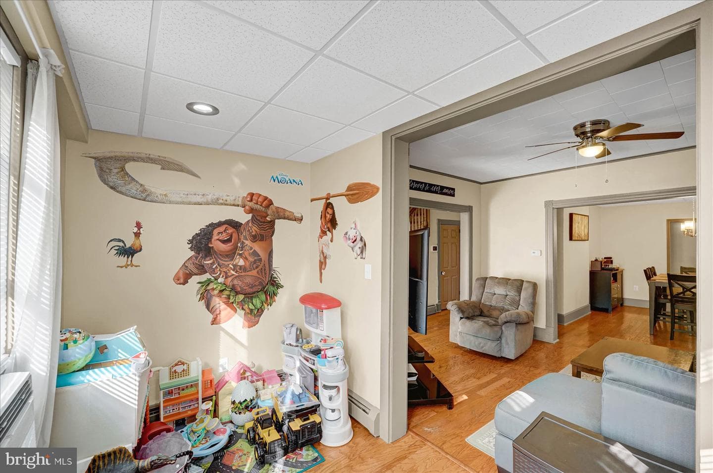 481 Park Ave photo 5