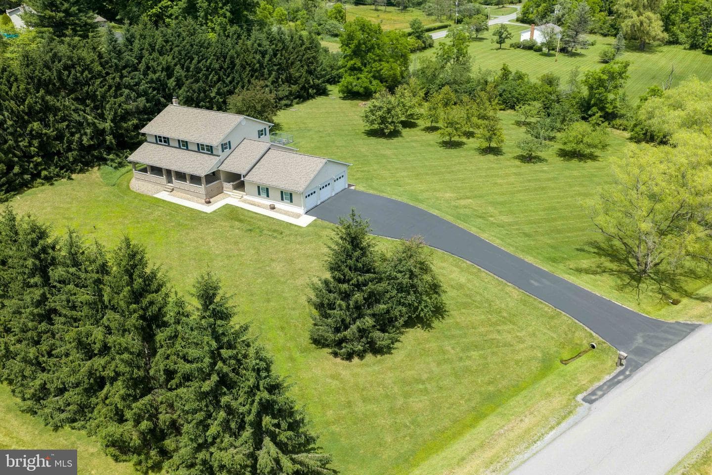 108 Susan Avenue photo 4