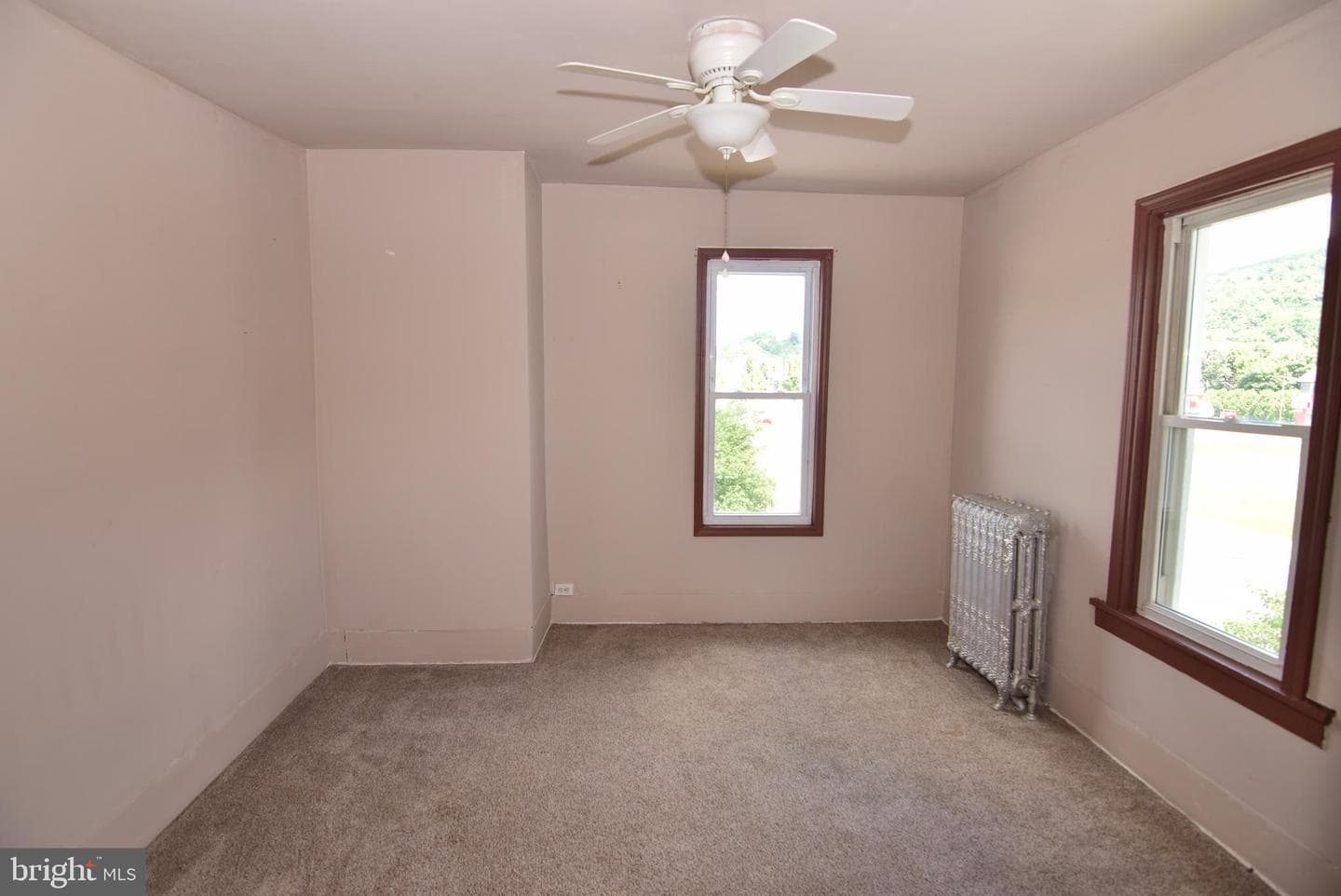 1355 Logan Avenue photo 35