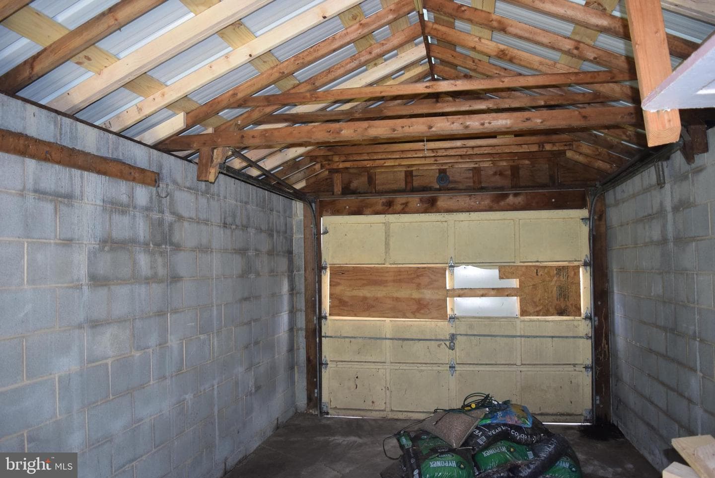 1355 Logan Avenue photo 45