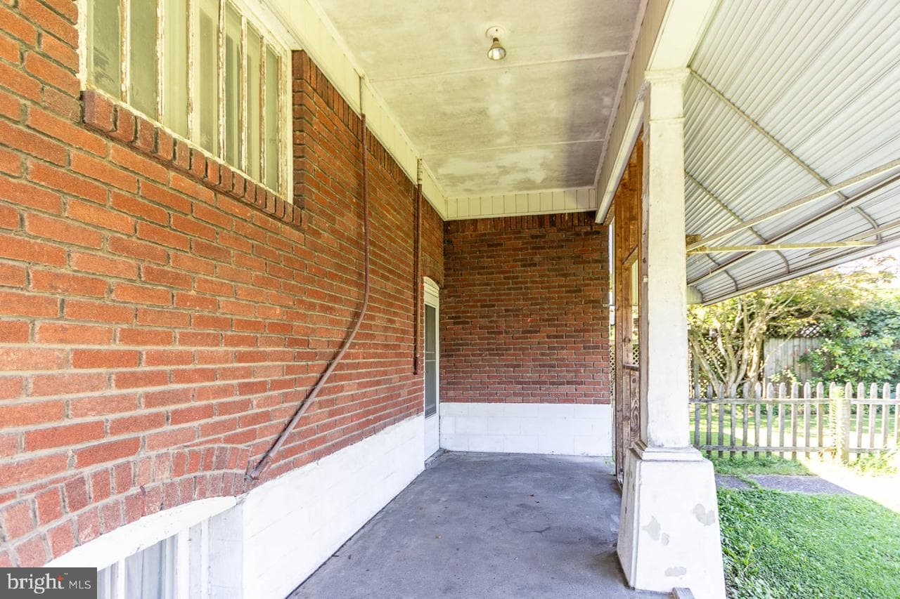 706 5th Street E photo 25