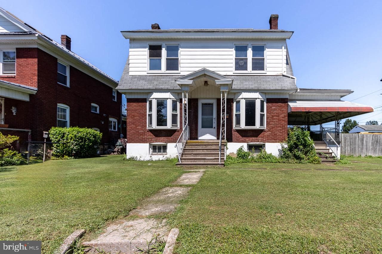 706 5th Street E photo 30