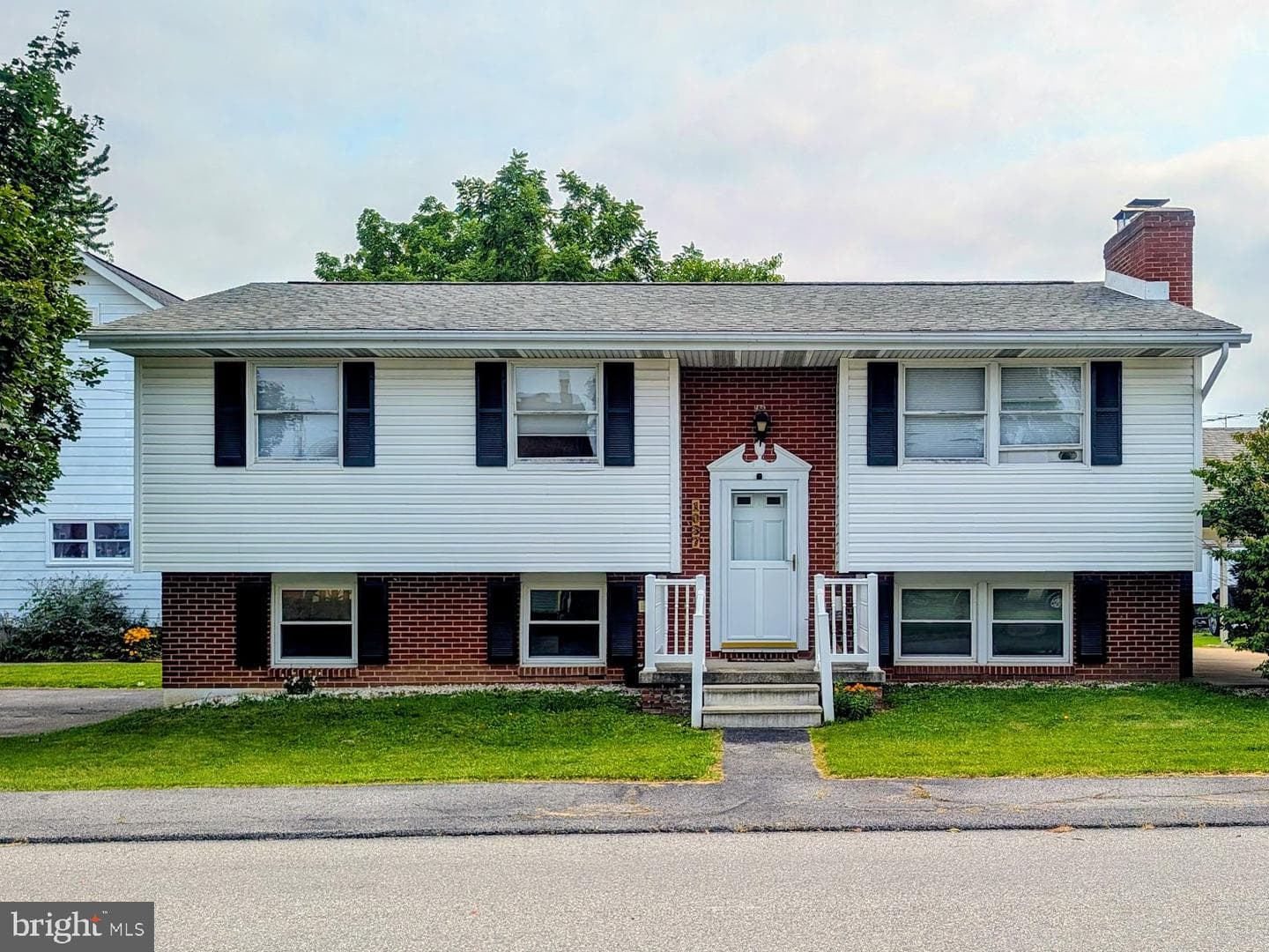 1037 5th Avenue photo 1
