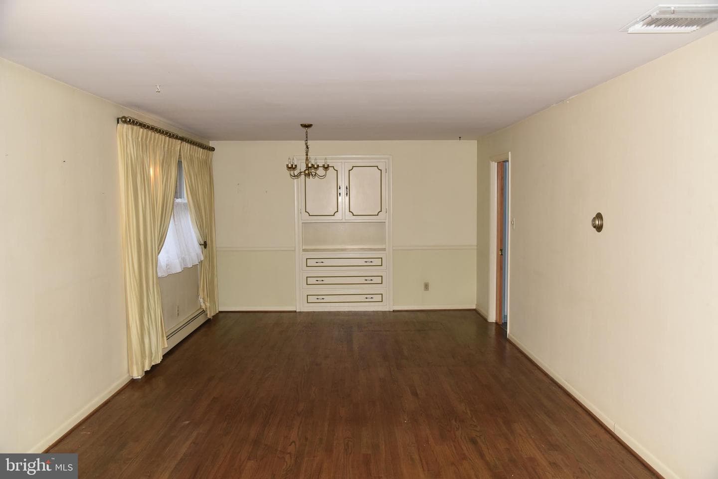 2370 Hillcrest Road photo 8