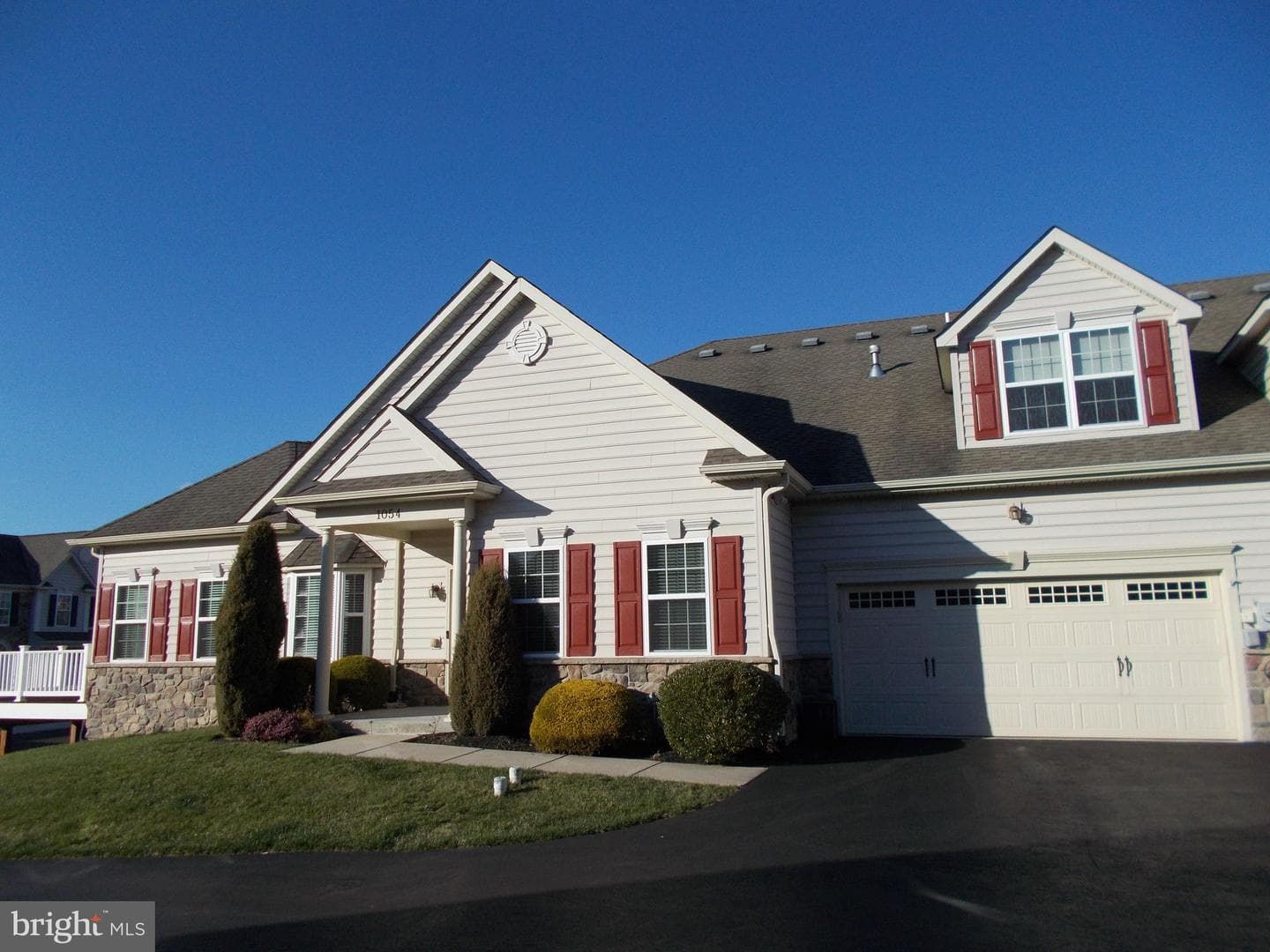 1054 Arbour Lane photo 1
