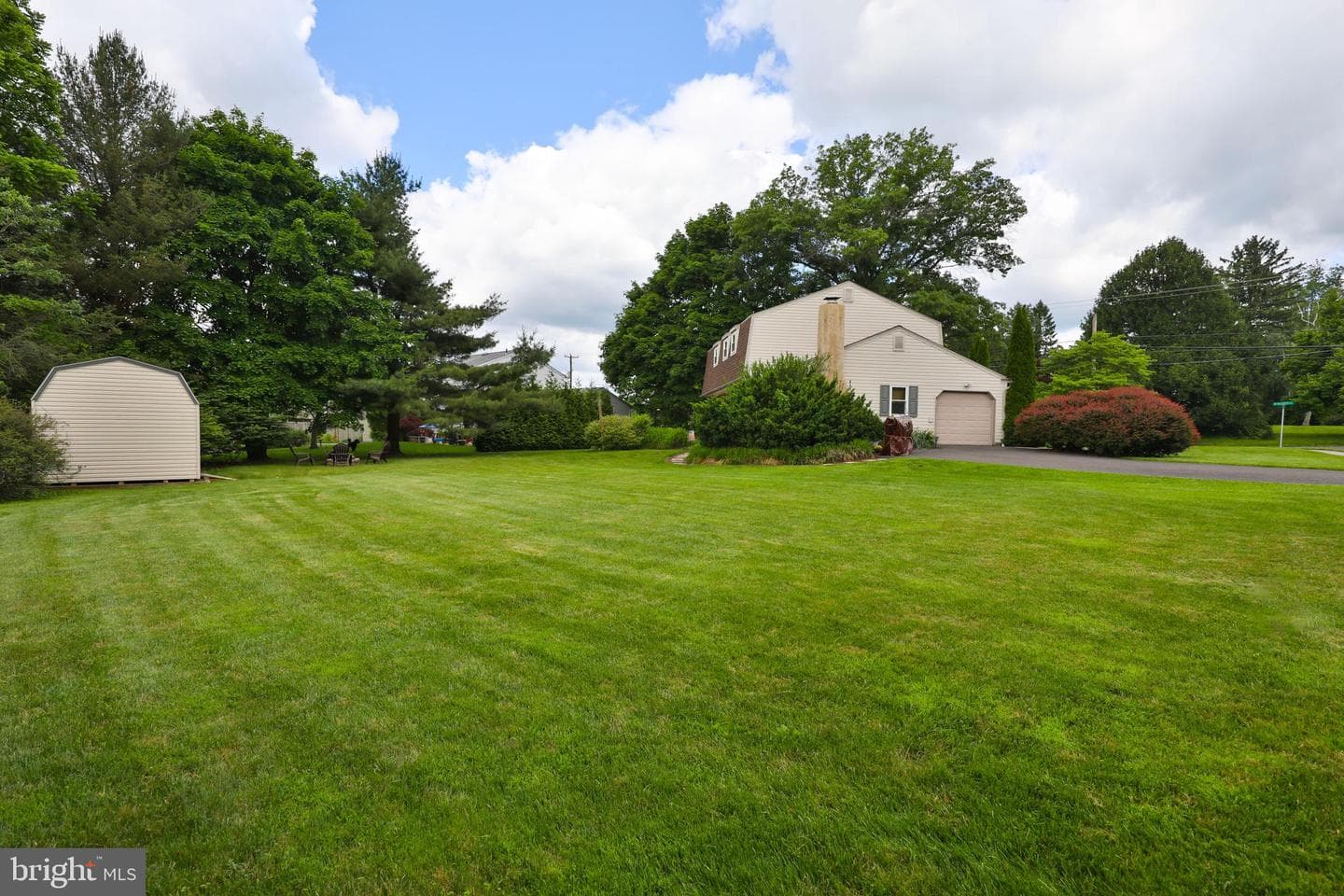 28 W Hillcrest Avenue photo 36