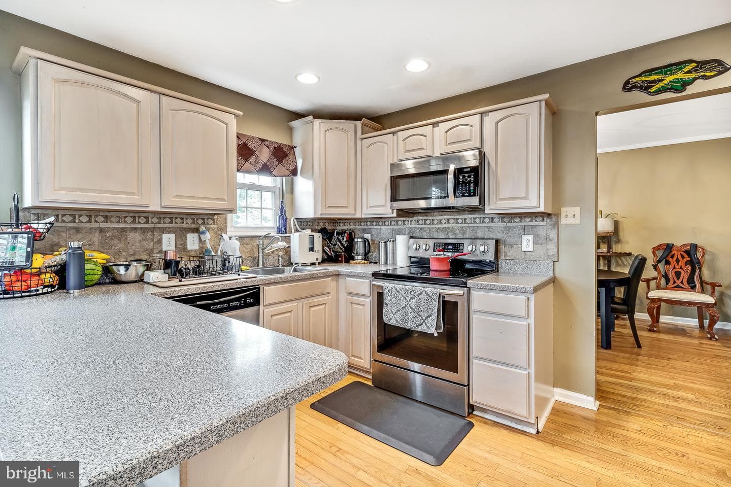 1906 Colonial Drive photo 10
