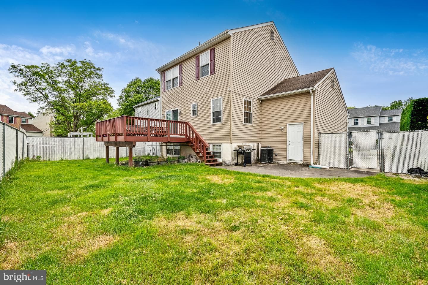 1906 Colonial Drive photo 4