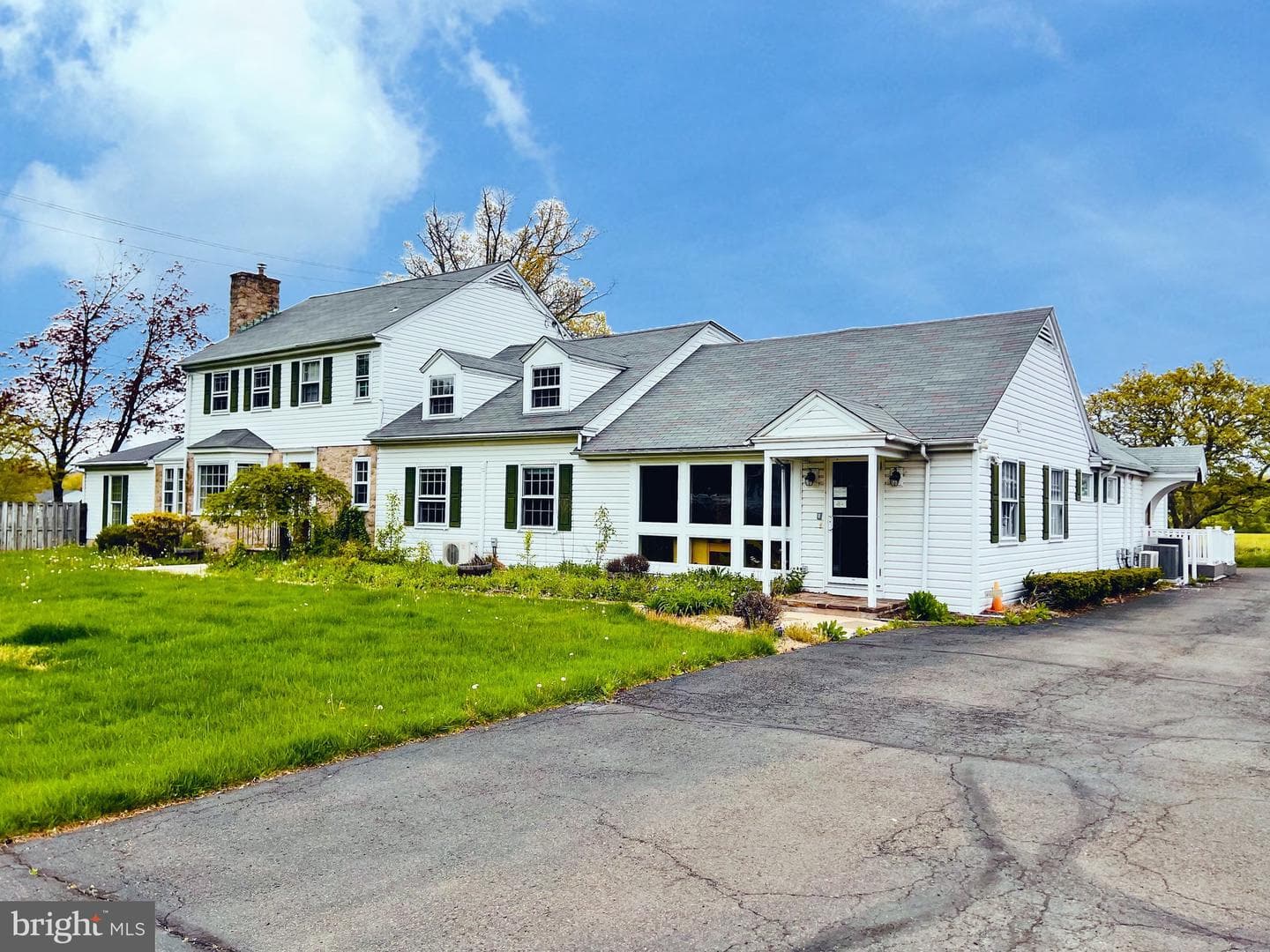 4877 W Swamp Road photo 2