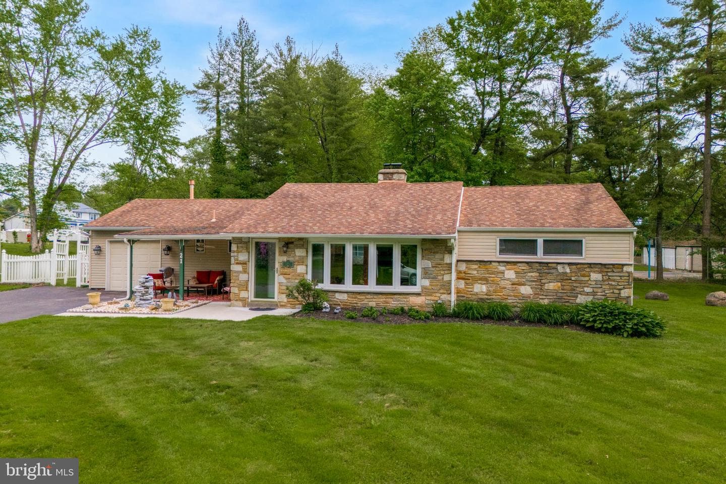 21 Hilltop Road photo 2