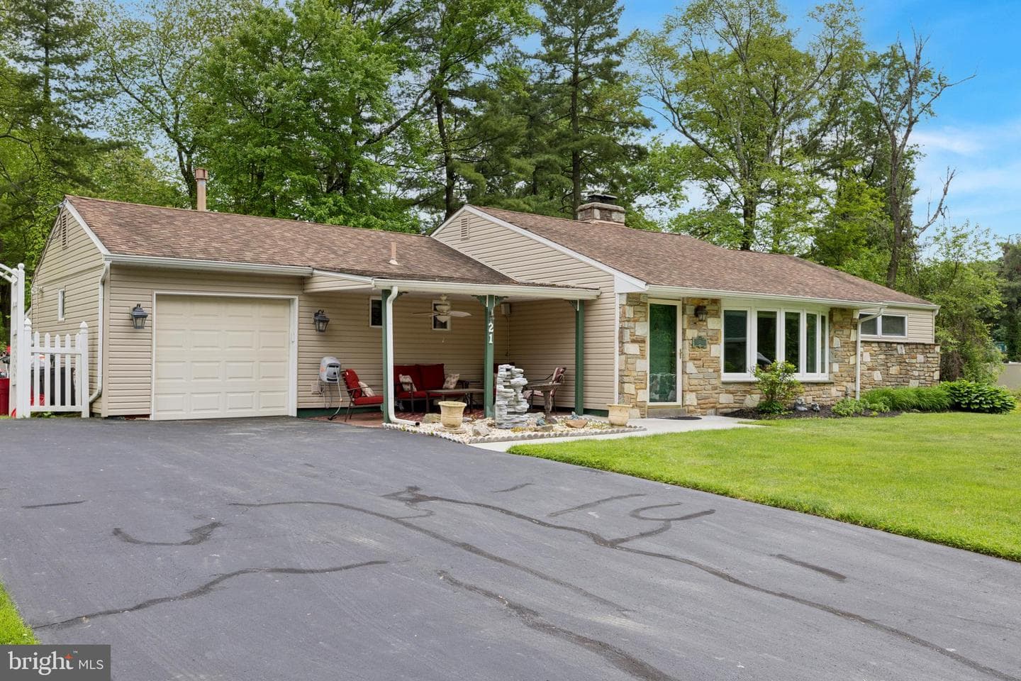 21 Hilltop Road photo 3