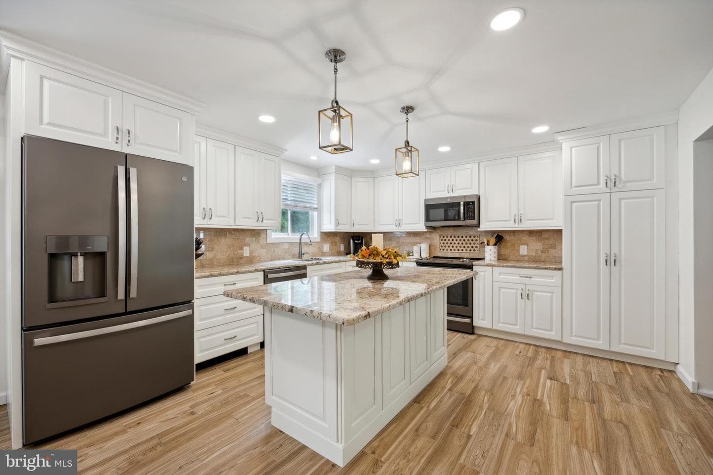 21 Hilltop Road photo 8