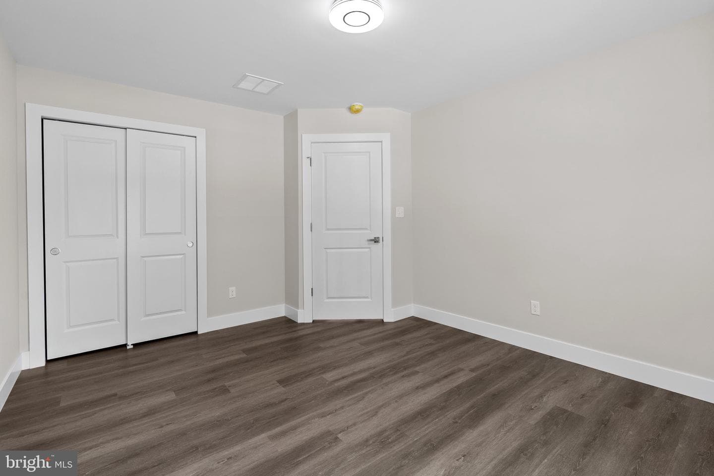 825 Elm Avenue photo 22