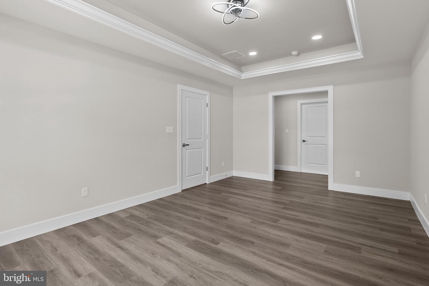 825 Elm Avenue photo 26