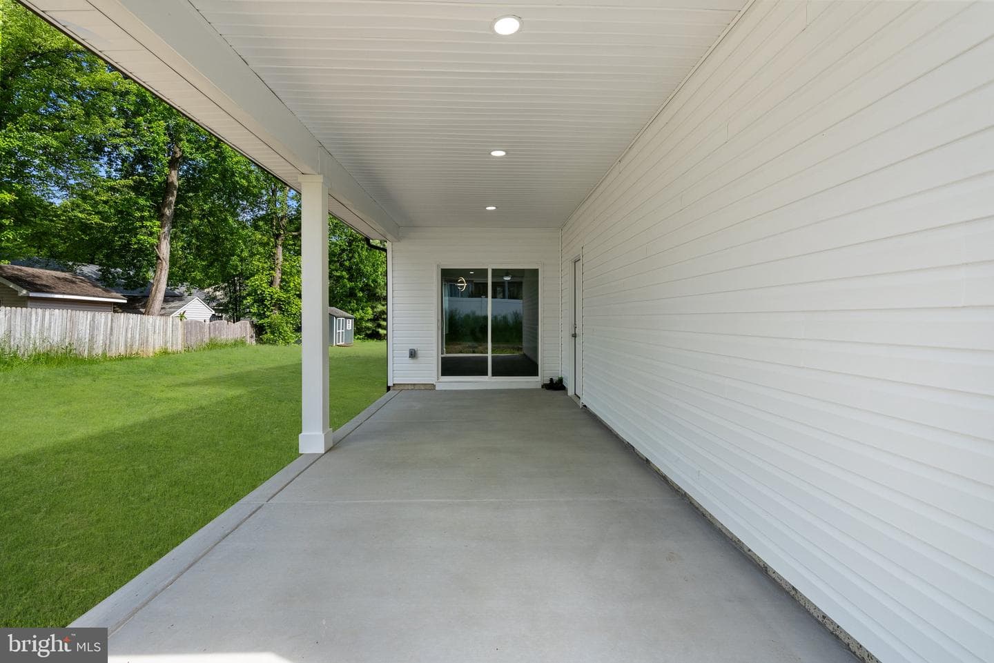 825 Elm Avenue photo 35